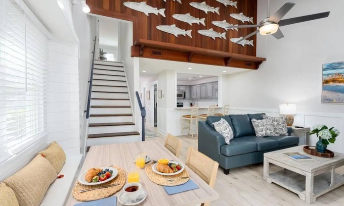 Wilmington House | Updated/Resort StyleSleeps-9-Beach-5 min/Pool/Dining/pickle Ball-Prime location