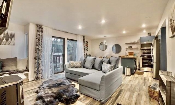 Majestic Pines Condo | Updated tree top cabin retreat!