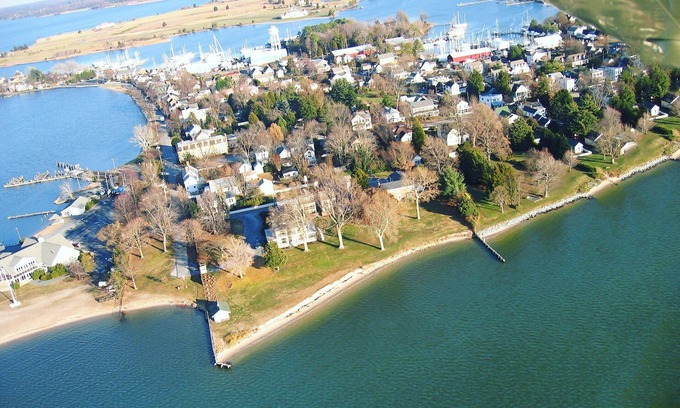 Oxford Hotel | Upgraded King at Boutique Hotel, Private Beach, Walk to Restaurants & Shops