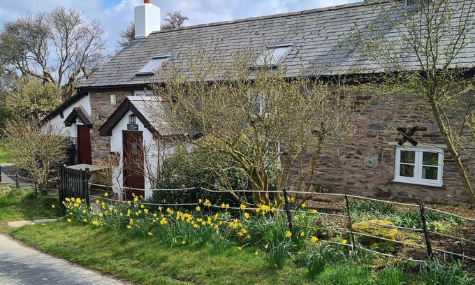 Church Stoke Cottage | Upper Castlewright Cottage - spectacular views, historic gateway to Wales