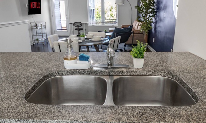 Southwest Raleigh House | Upscale 3BR TownhouseMins to Downtown