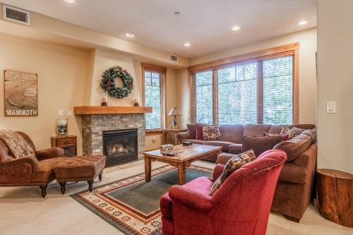 Woodwinds House | Upscale 4 Bed, 3 Bath at the Woodwinds with Amazing Mountain Views and Golf Course Access and private hot tub and garage sleeps 10