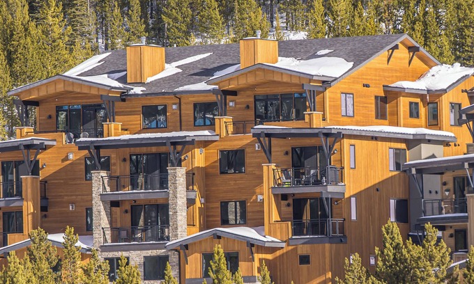 Big Sky Condo | Upscale Condo! With Stunning Views, and 2 Min Drive to Big Sky Resort!