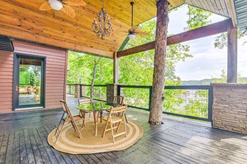Houston House | Upscale Getaway on Smith Lake with Boat Dock