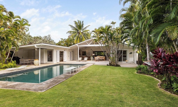 Lanikai House | Upscale Kailua Getaway: Steps to Swim Beach!