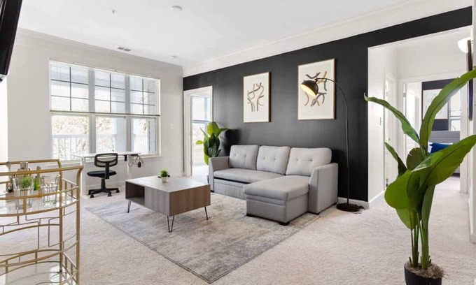 Cary Apartment | Upscale King 2BR Suite Mins Downtown Raleigh!