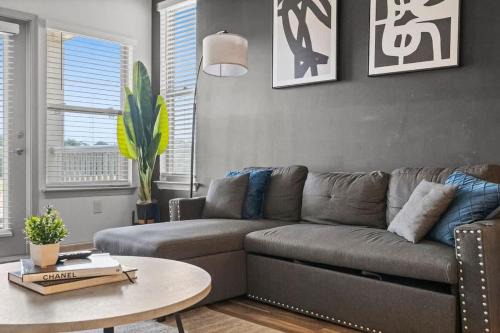 Charlotte Apartment | Upscale King 2BR Suite Mins to Uptown Charlotte