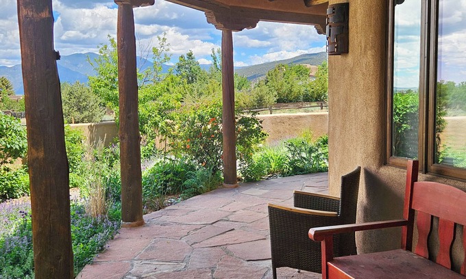 Taos House | Upscale Serenity with 360 Views- Mini Split AC great indoor/outdoor space