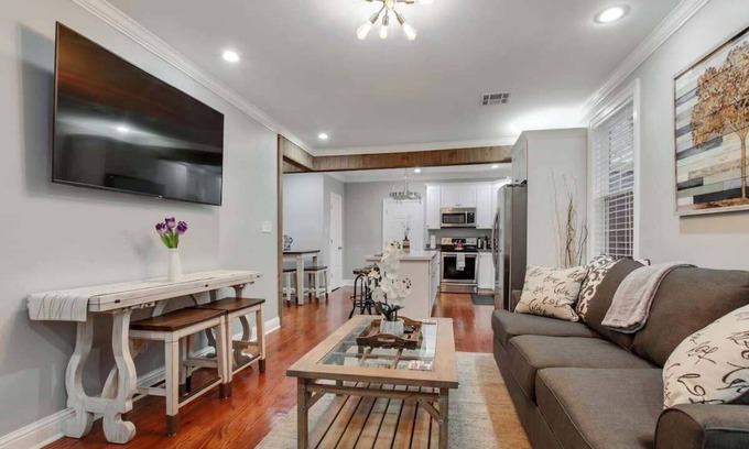 Milneburg House | Upscale Tranquil Unit Near City Park