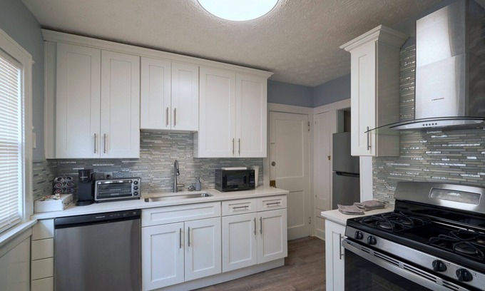 Lakewood House | Upstairs unit in duplex