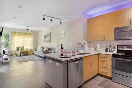 Fourth Ward Apartment | Uptown, Pool, Wine, Restaurants, BofA Stadium 307