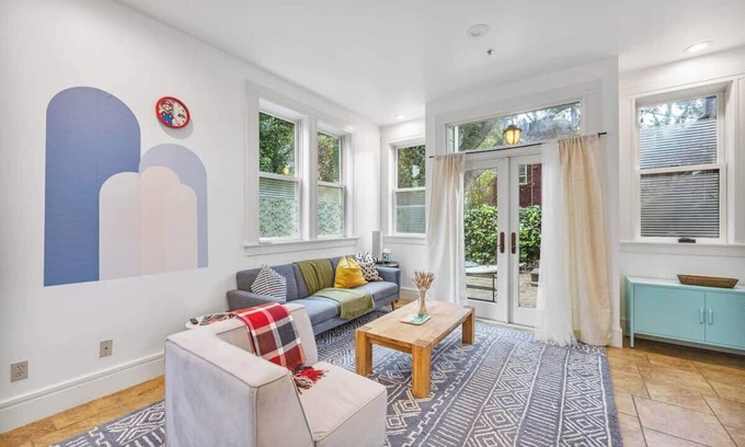 Central Berkeley Apartment | #Urban Elegance 3BR With Parking, Near UC, BART & Downtown