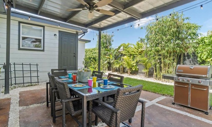 Historic Kenwood House | Urban Get-A-Way in Historic St Pete EAT SHOP PLAY