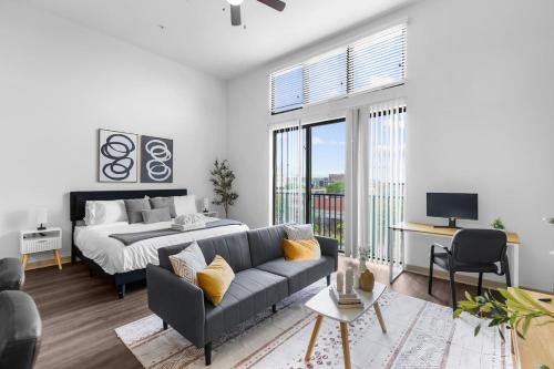 Five Points South Apartment | Urban King Loft Perfect for City Explorers