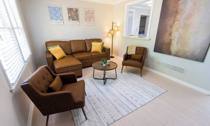 Dentsville House | USC Cottage - Sleeps 8+ Wheel Chair Accessible