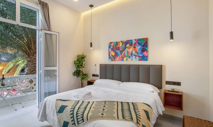 Las Palmas de Gran Canaria Apartment | Vacation Studio 'Estudio Balcon' with Shared Terrace, Wi-Fi and Air Conditioning