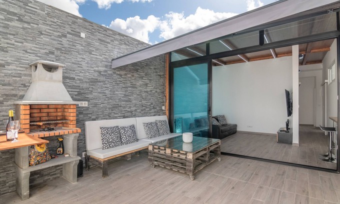 Las Palmas de Gran Canaria House | Vacation Home 'La Lajita' with Sea View, Private Terrace and Wi-Fi