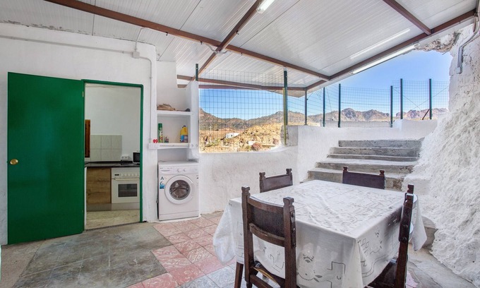 San Bartolome de Tirajana House | Vacation Home 'Cuevas Lomo La Palma' with Lake View and Private Terrace