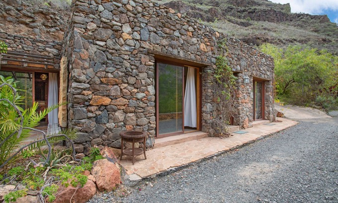 San Bartolome de Tirajana Apartment | Vacation Apartment 'La Réunion' with Shared Pool, Shared Terrace and Wi-Fi