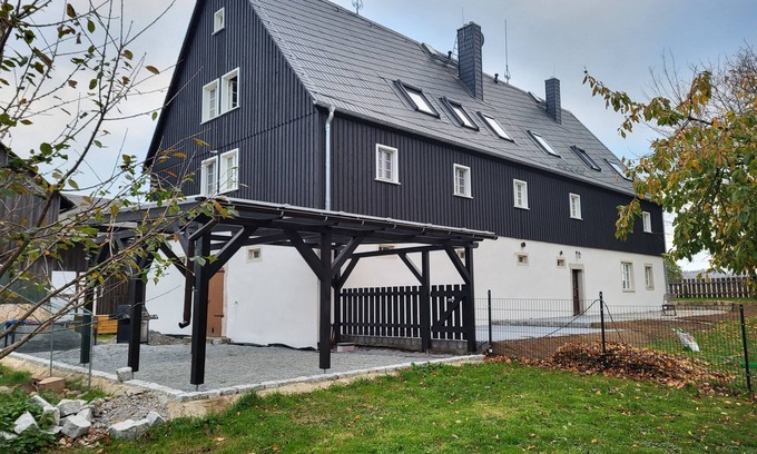 Bischofswerda Condo | Vacation apartment in a renovated monument (max. 5 persons)