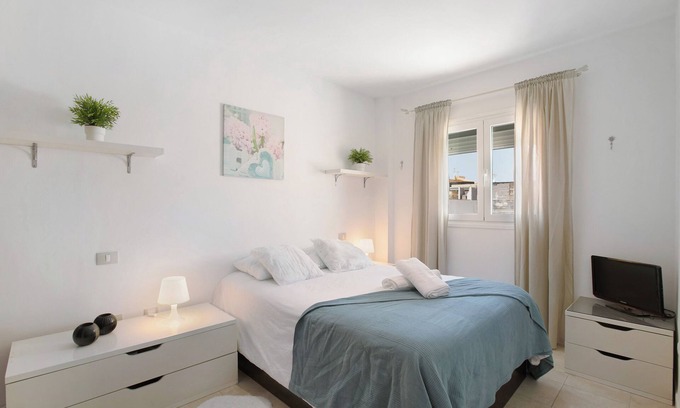 Cabo Blanco Apartment | Vacation Apartment 'Ático Garajonay' with Mountain View, Wi-Fi and Air Conditioning