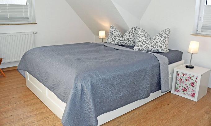 Thesenvitz Apartment | Vacation apartment Rapsblüte with fireplace and balcony - Holiday apartments in Lipsitz auf