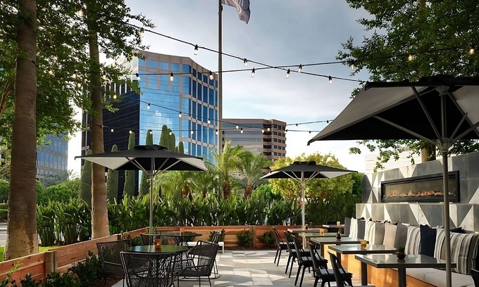 Irvine Business Complex Hotel | Vacation Awaits! Pool & Jacuzzi, Short Drive to Balboa Pier and Newport Beach