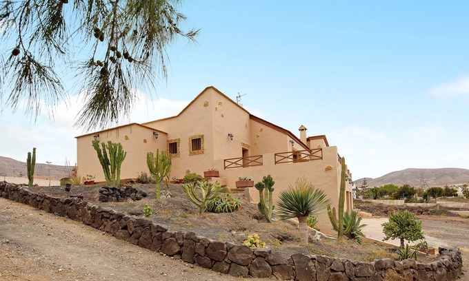 Puerto del Rosario House | Vacation Home 'Casa Alfonsa' with Mountain View, Garden & Wi-Fi