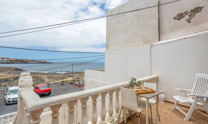 Poris de Abona House | Vacation Home 'Beach House El Poris 2' with Sea View, Private Terrace and Wi-Fi