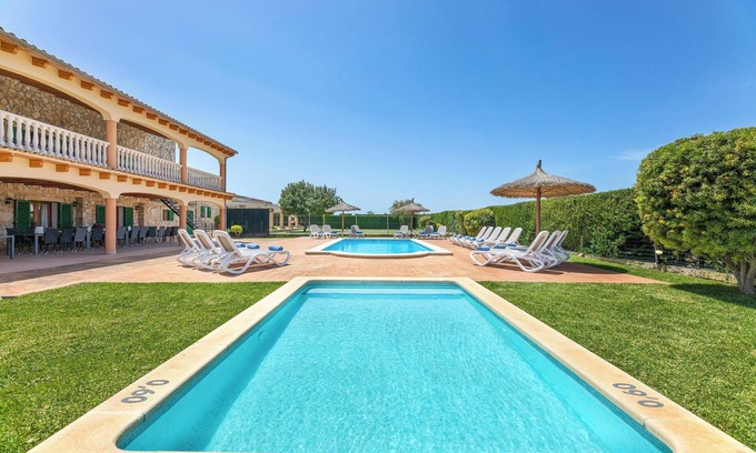 Sencelles House | Vacation Home Can Grau with Pool & Wi-Fi