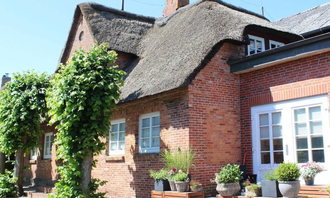 Midlum House | Vacation home Dat Strandgood for up to 6 people in Oveneum.