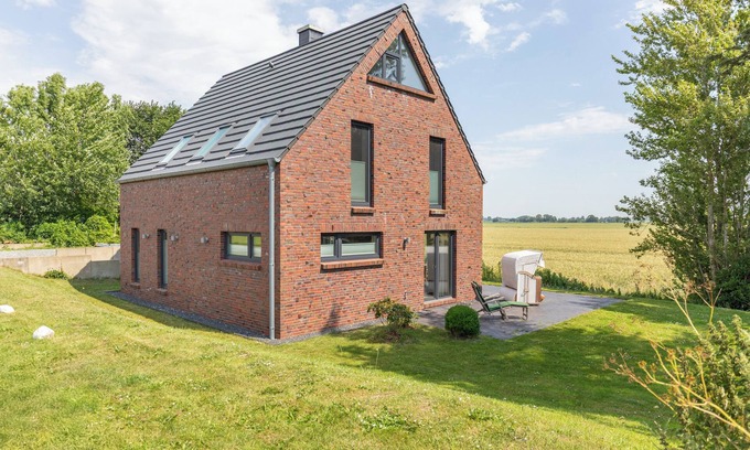 Nordstrand House | Vacation home "Deichhaus Lotte" on Nordstrand for up to 6 people