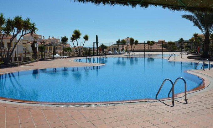 Caleta de Fuste Apartment | Vacation Home Fuerteventura Relax and Sea with Sea View, Shared Pool & Wi-Fi