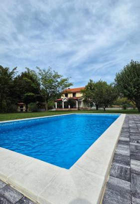 Trn House | Vacation Home Luke