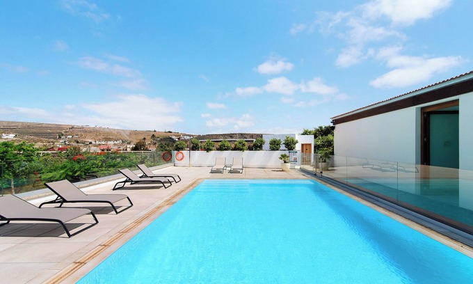 Telde House | Vacation Home 'Musa - Finca La Suerte Grande' with Mountain View & Private Terrace