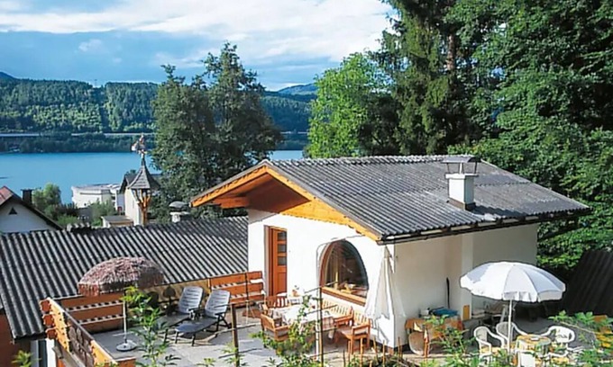 Augsdorf House | Vacation home on the edge of the forest with private pool 2 minutes away from Lake Wörthersee