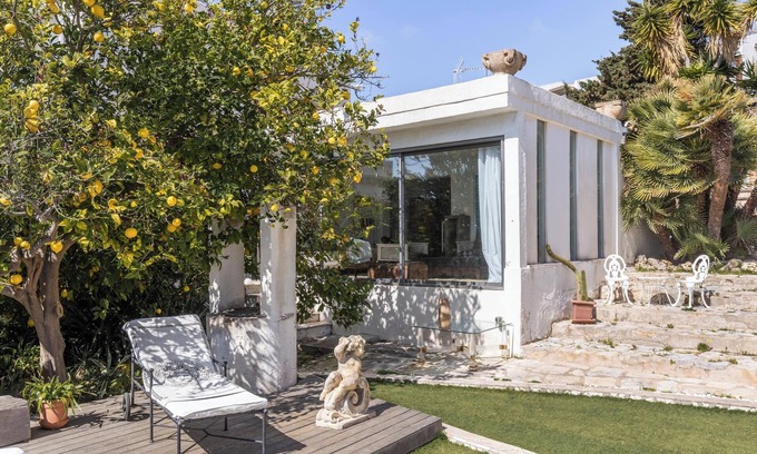 Calamayor House | Vacation Home "Torre Blanca" with Sea View, Shared Pool & Wi-Fi