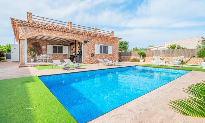 Es Garrovers House | Vacation Home "Villa Sueños" with Private Pool, Private Terraces & Wi-Fi