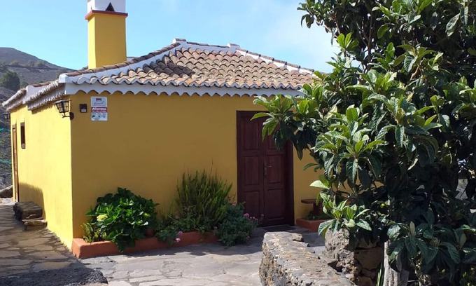 Los Quemados House | Vacation home with magnificent sea views in a wonderfully quiet location