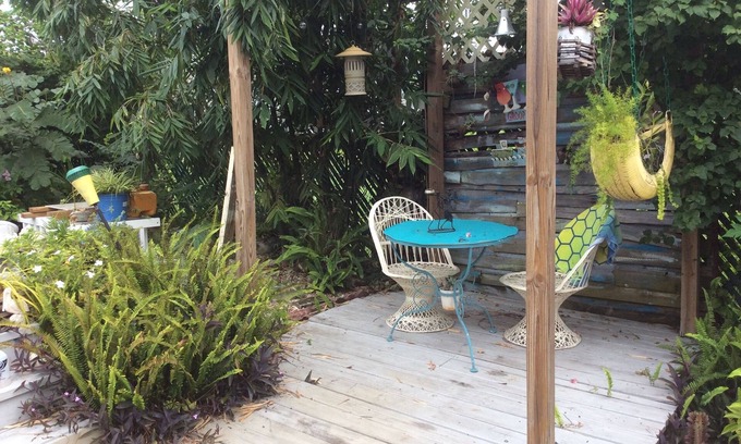 La Villa Gardens Cottage | Vacation in my nice duplex