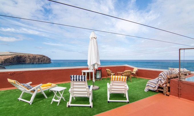 Sardina Apartment | Vacation 'Las Velas' with Sea View, Wi-Fi and Air Conditioning