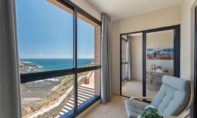 Los Abrigos Apartment | Vacation 'Maresía' with Sea View, Private Terrace and Wi-Fi