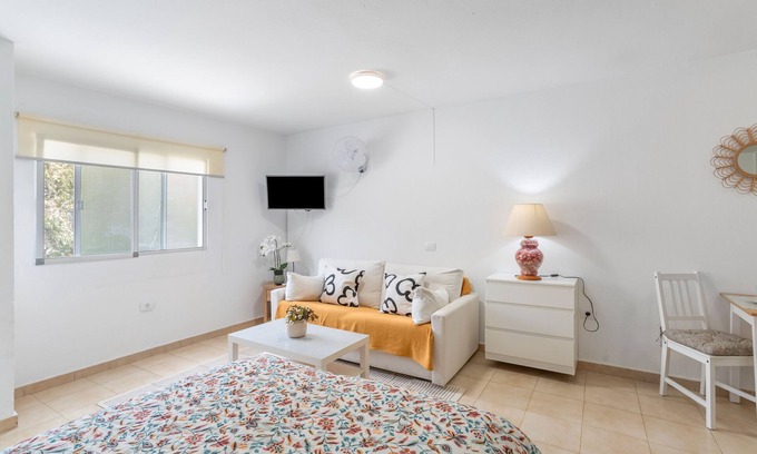 Mogan Apartment | Vacation Studio 'Danoe 4' with Mountain View and Wi-Fi