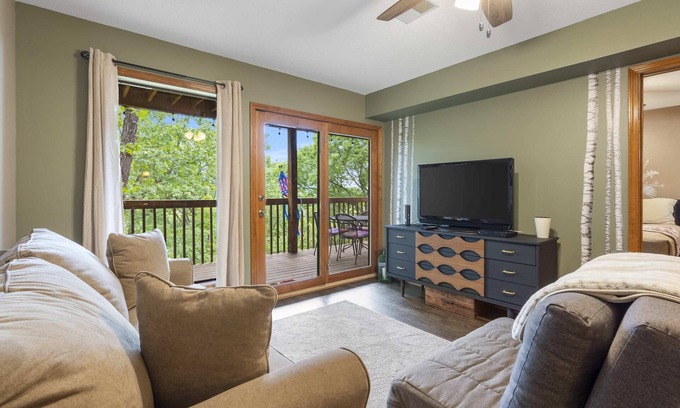 Notch Estates Condo | Vacay N Stay | Quiet Community Near Branson!