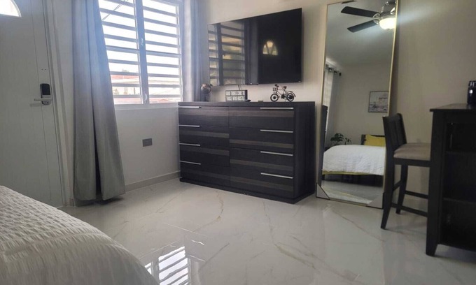 Carcel Apartment | Vadis's Lux Studio in beautiful Mayagüez with WiFi, AC, laundry