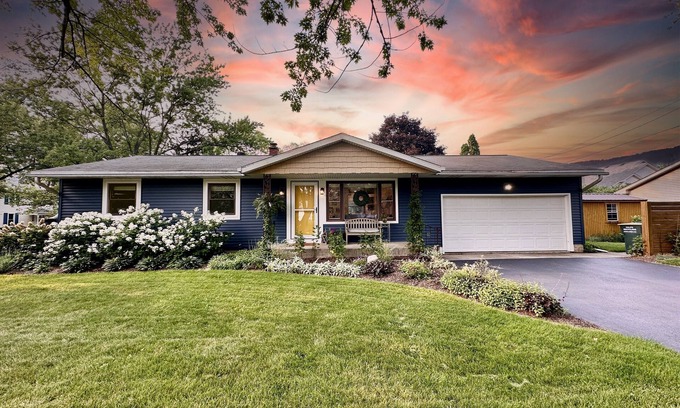 Valparaiso House | Vale of Paradise: 5min to Downtown, 20min to Dunes