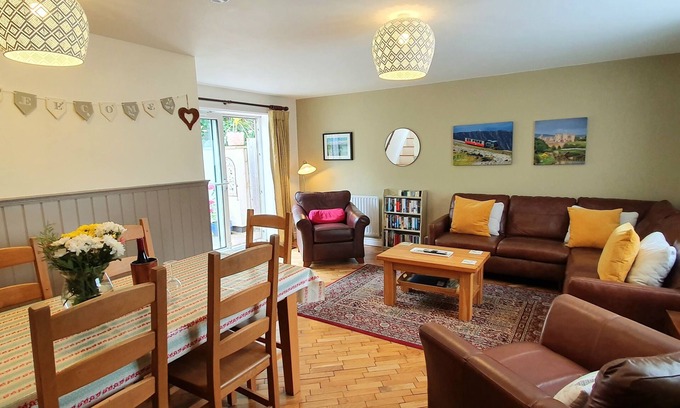 Prestatyn House | Vale View Cottages - The Stables Cottage 5 Star. Near beach & town, Pets welcome