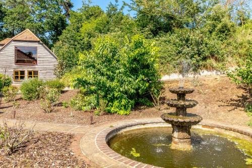 Hollesley Apartment | Vale View