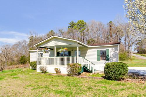 Bridgeport House | Valley View Lodge Rural Home in Bridgeport!