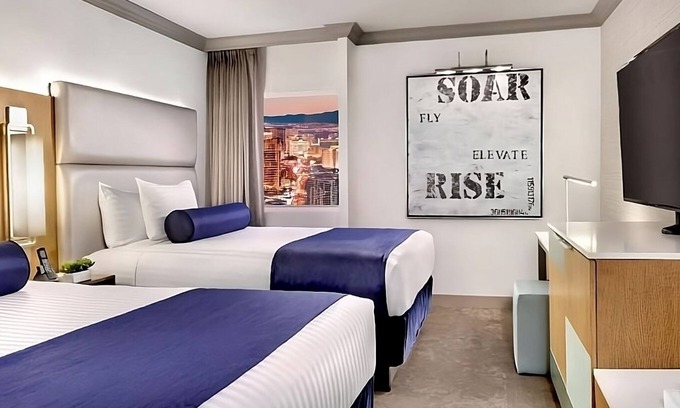 Gateway District Hotel | Value Accommodation! 2 Great Units, Pool, Casino, Onsite Parking, Game Room!